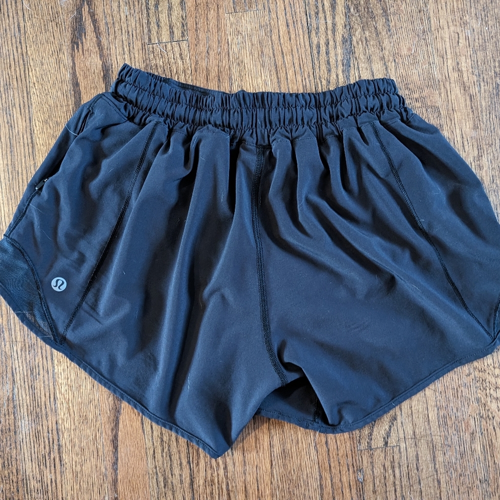 Lululemon HR hotty hot 4 in shorts size 4
